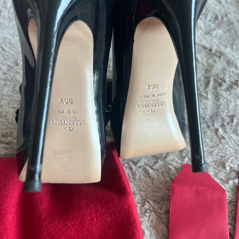 Valentino authentic patent leather bow stiletto heels - Picture 11 of 15